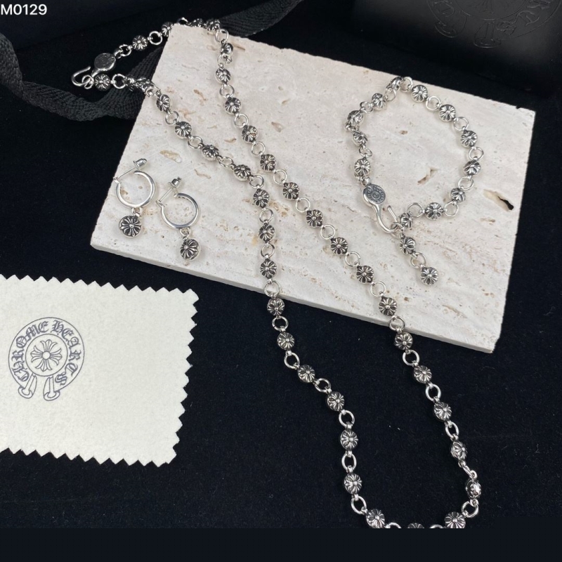 Ch**me He**ts necklaces